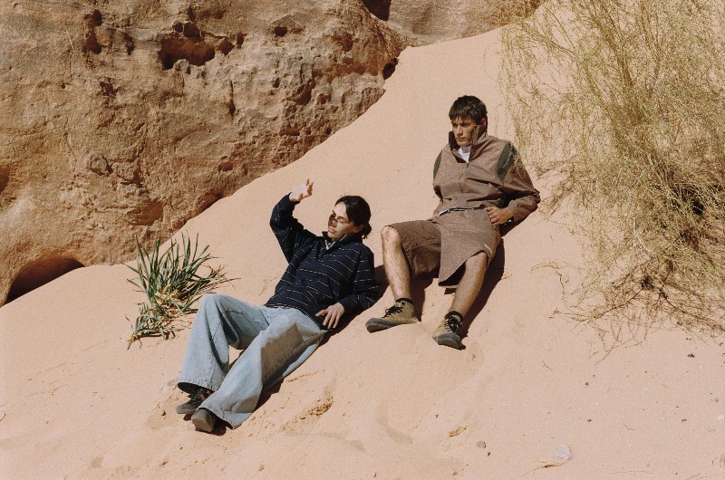 Yuxus, con su minimalismo urbano, crea looks de verano