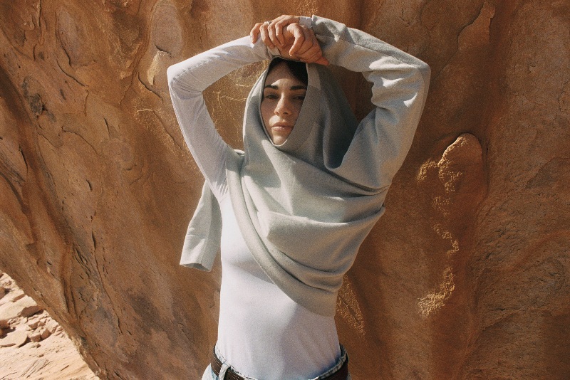 Yuxus, con su minimalismo urbano, crea looks de verano