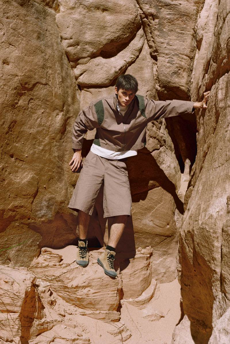 Yuxus, con su minimalismo urbano, crea looks de verano