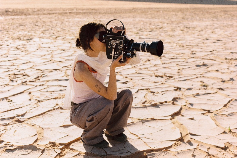 Yuxus, con su minimalismo urbano, crea looks de verano