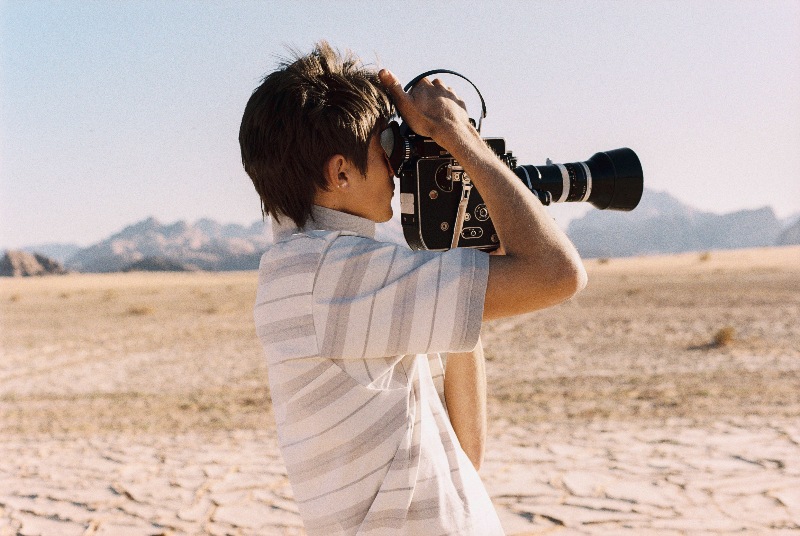 Yuxus, con su minimalismo urbano, crea looks de verano