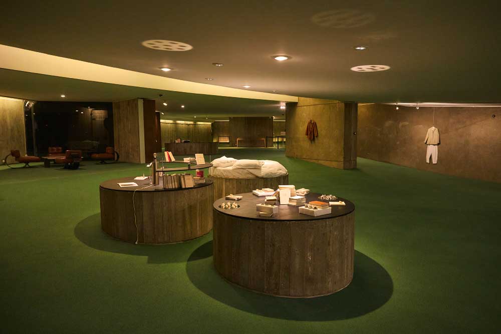 Cordera conquista París: minimalismo ético en el Niemeyer