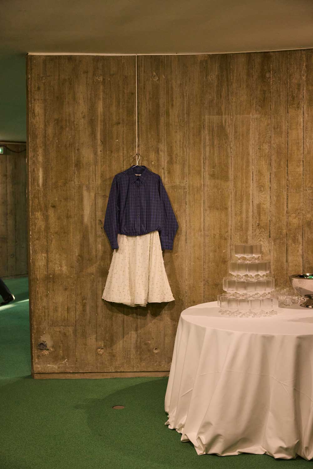 Cordera conquista París: minimalismo ético en el Niemeyer