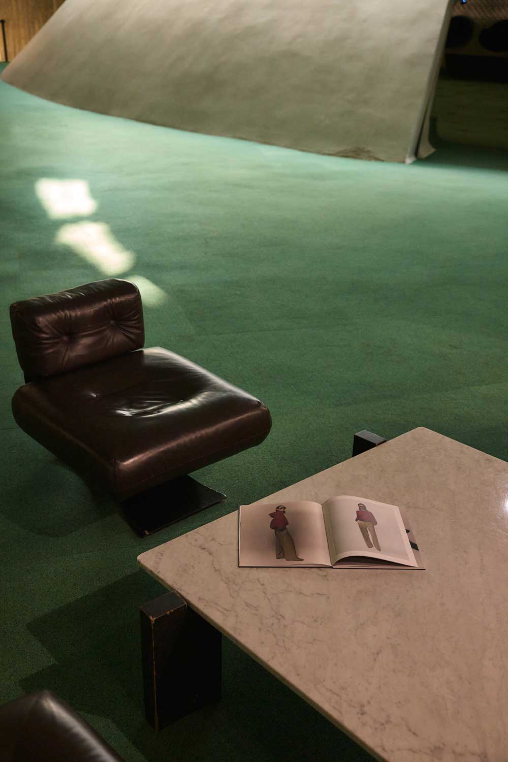 Cordera conquista París: minimalismo ético en el Niemeyer