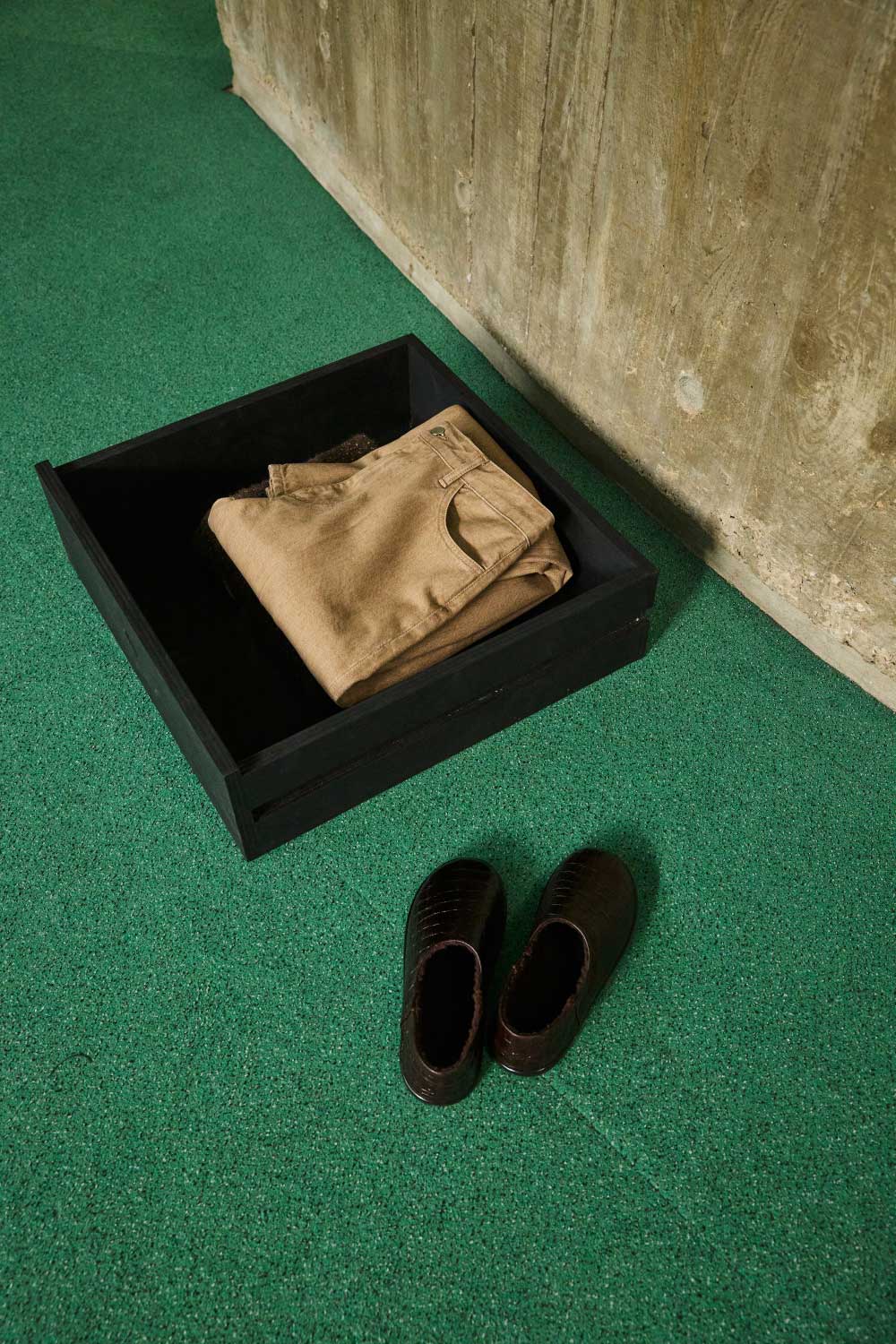 Cordera conquista París: minimalismo ético en el Niemeyer