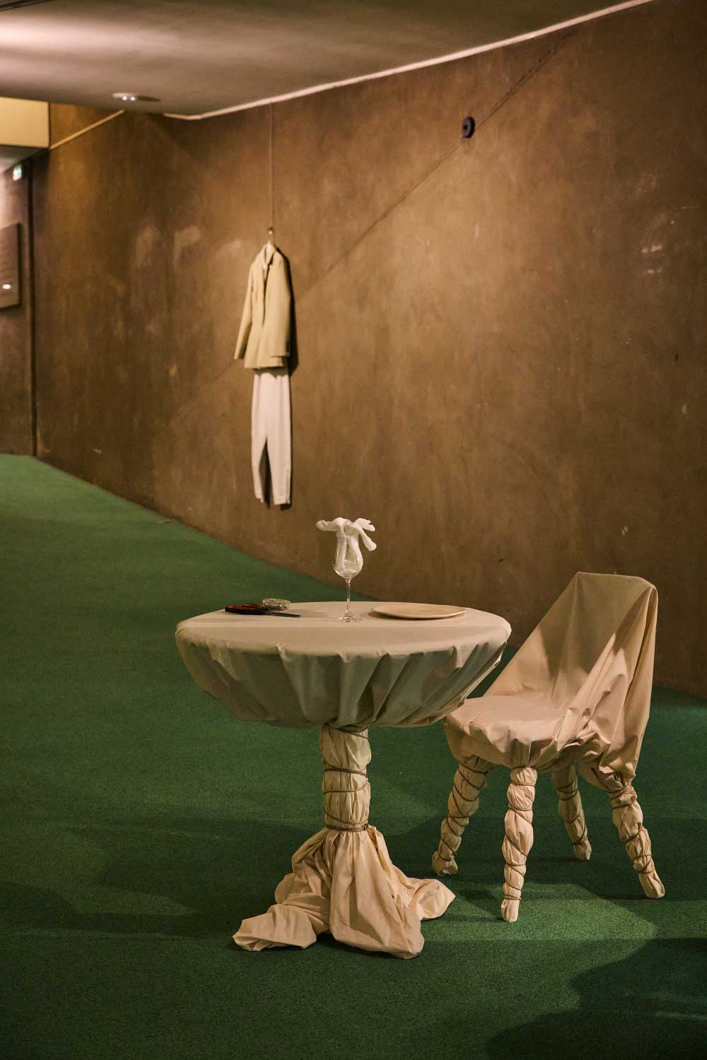 Cordera conquista París: minimalismo ético en el Niemeyer