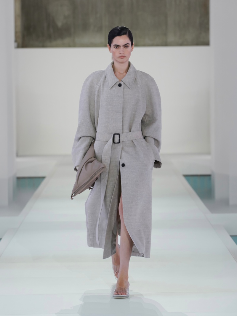 COS nos da un repaso al minimalismo de los 90 para ss26