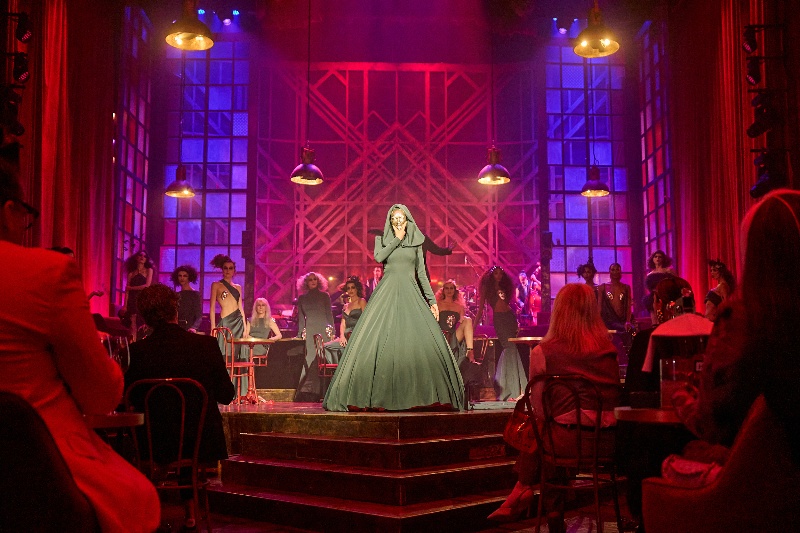 Eduardo Navarrete actualiza su moda con libertad femenina