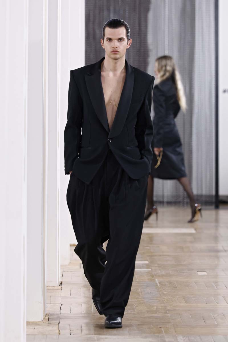 Acromatyx, en MBFW Madrid, sitúa el fetichismo como razón