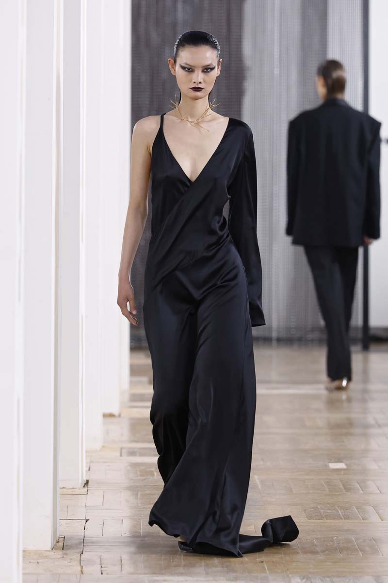 Acromatyx, en MBFW Madrid, sitúa el fetichismo como razón