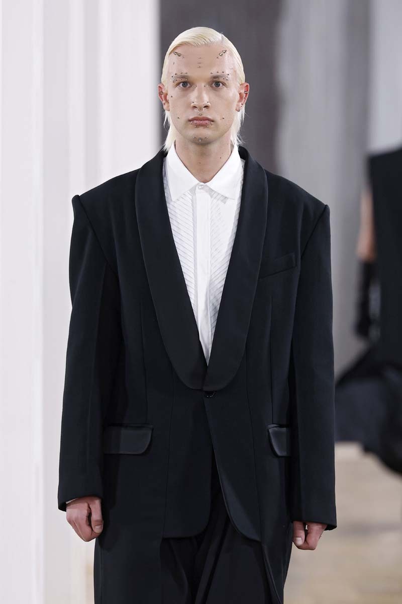 Acromatyx, en MBFW Madrid, sitúa el fetichismo como razón