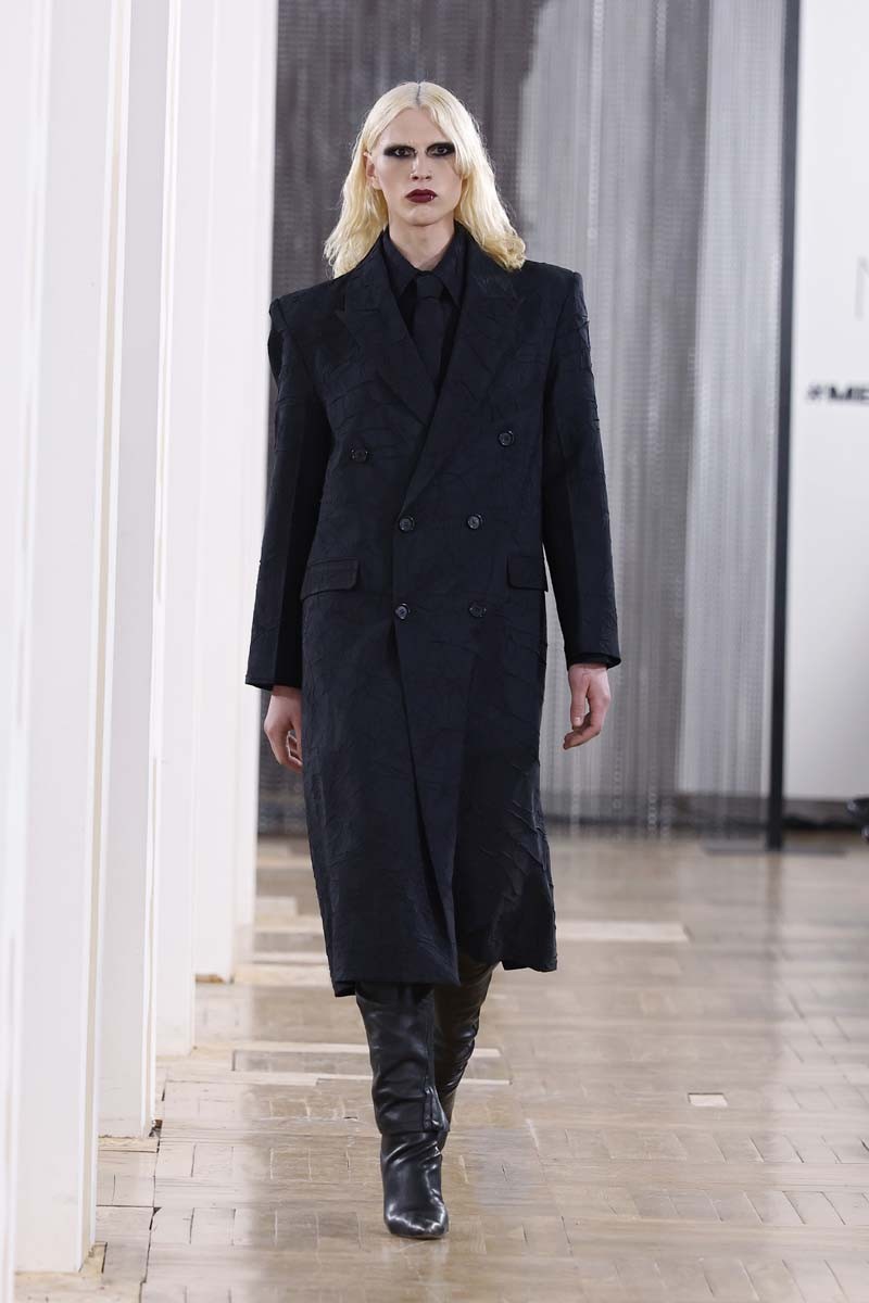 Acromatyx, en MBFW Madrid, sitúa el fetichismo como razón