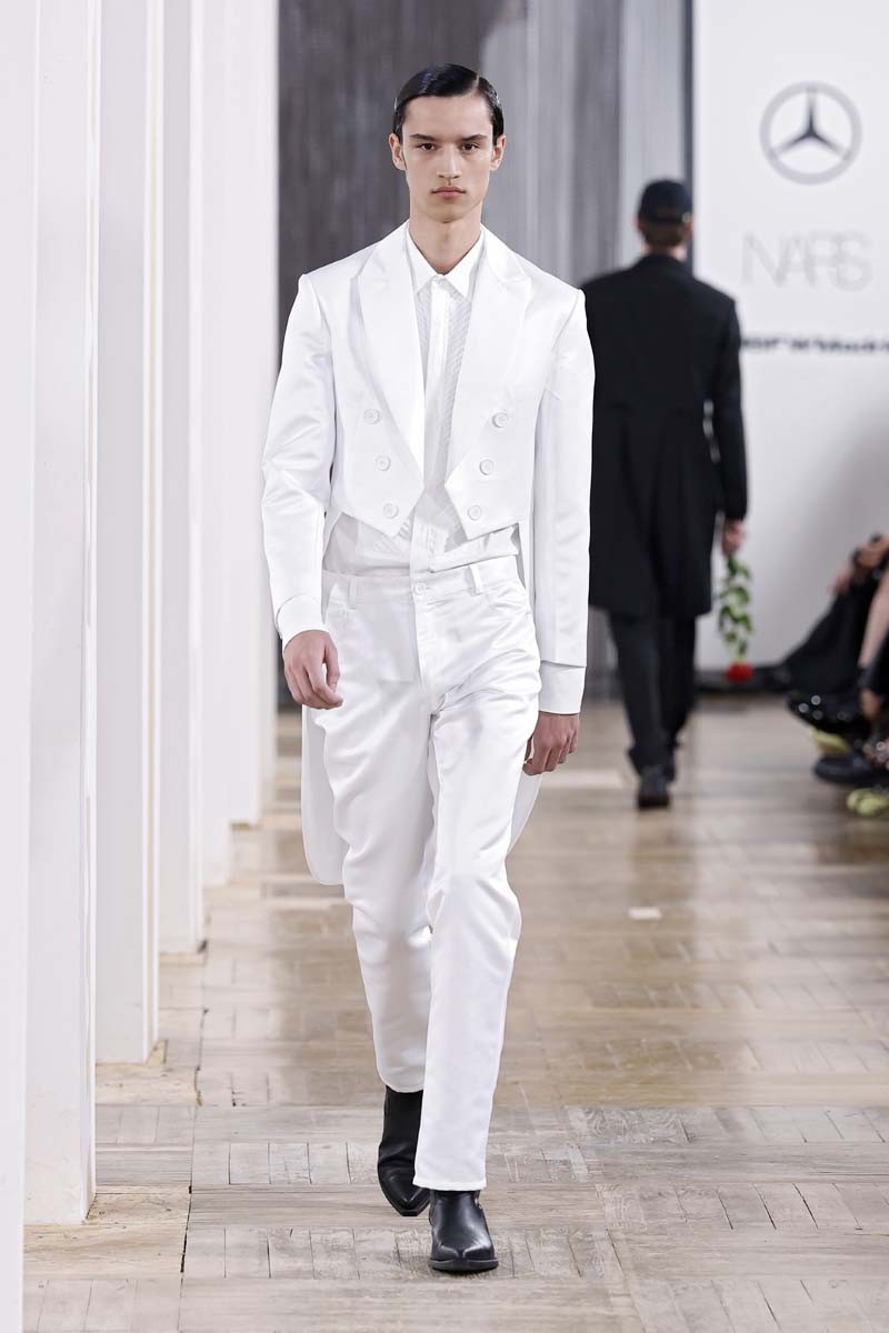 Acromatyx, en MBFW Madrid, sitúa el fetichismo como razón