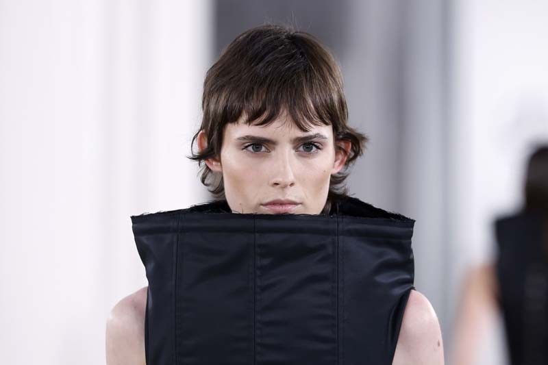 Acromatyx, en MBFW Madrid, sitúa el fetichismo como razón