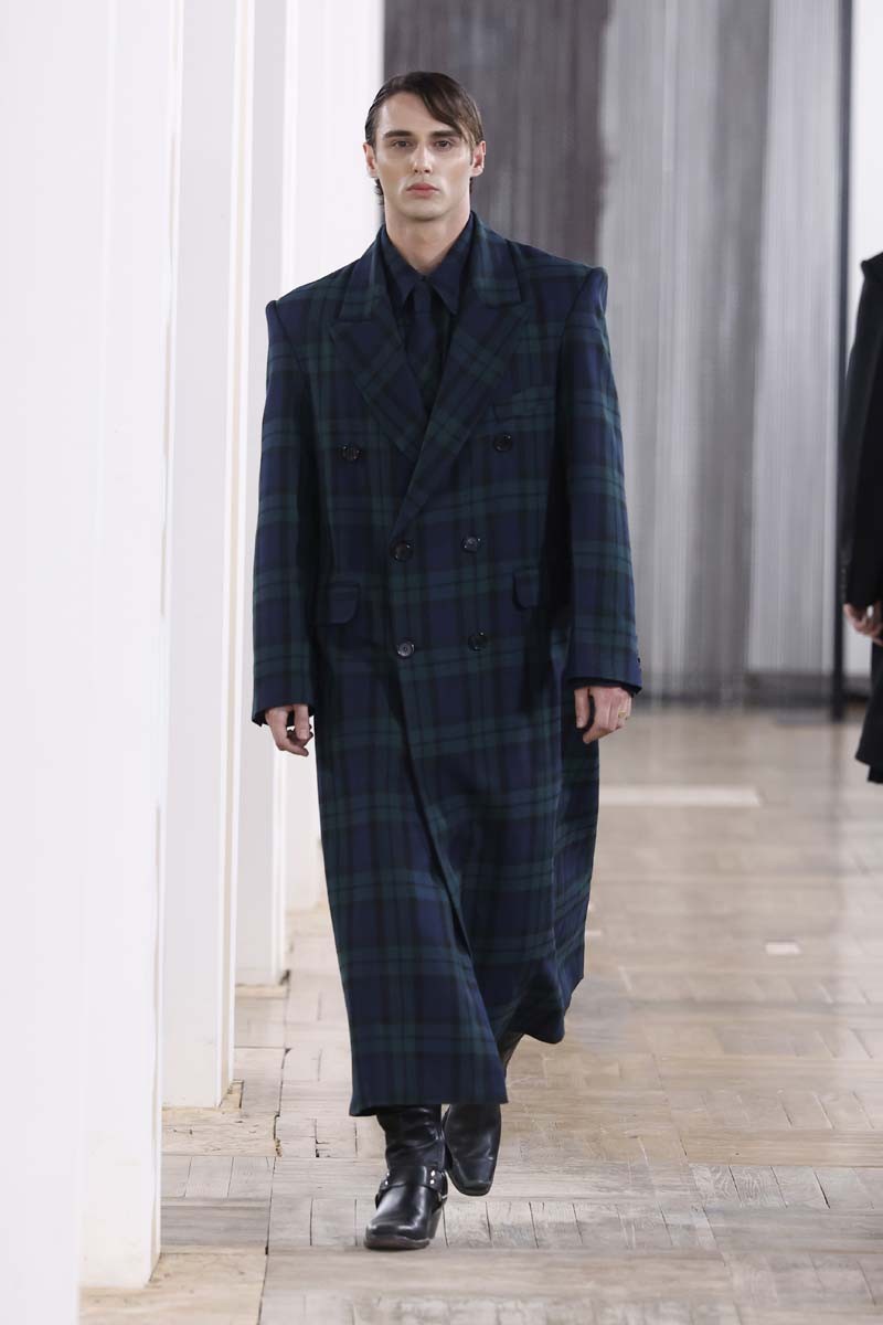 Acromatyx, en MBFW Madrid, sitúa el fetichismo como razón