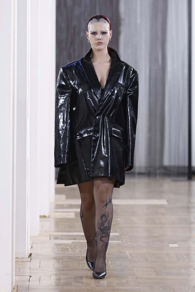 Acromatyx, en MBFW Madrid, sitúa el fetichismo como razón