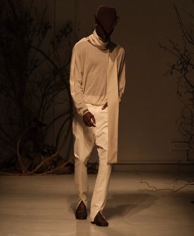 Javier Guijarro triunfa en la semana de la moda de París