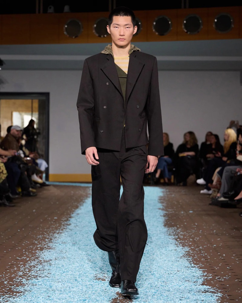 Revive tu niñez con los uniformes formales de Paloma Wool