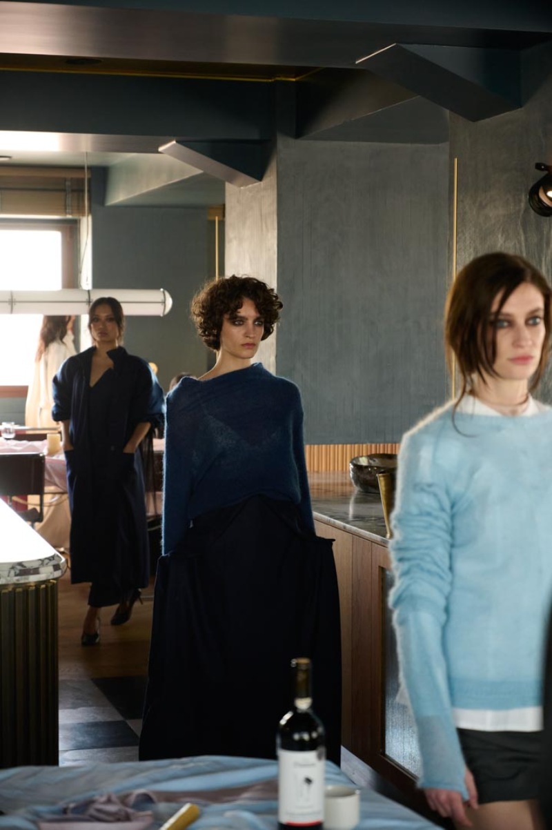 E·R·A·X explora el movimiento con moda tensada y expuesta