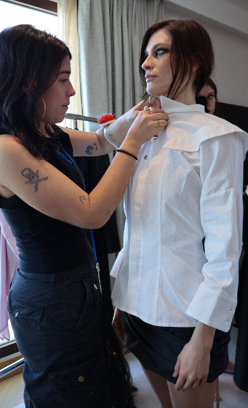 E·R·A·X explora el movimiento con moda tensada y expuesta