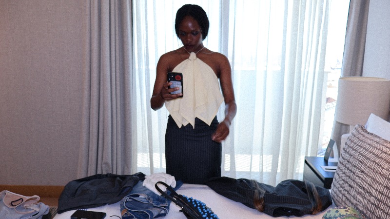 E·R·A·X explora el movimiento con moda tensada y expuesta