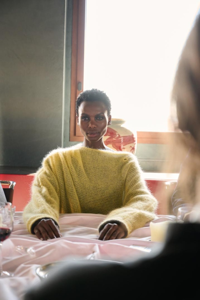 E·R·A·X explora el movimiento con moda tensada y expuesta