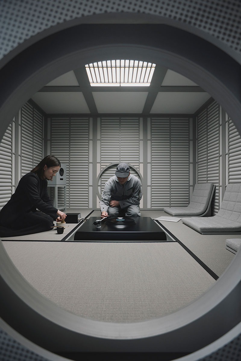 Devon Turnbull / OJAS hace sonar la madera en su exposición