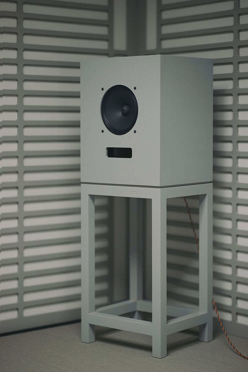 Devon Turnbull / OJAS hace sonar la madera en su exposición