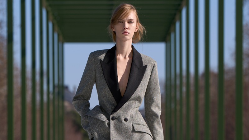 Jonathan Anderson presenta un new New Look para Dior