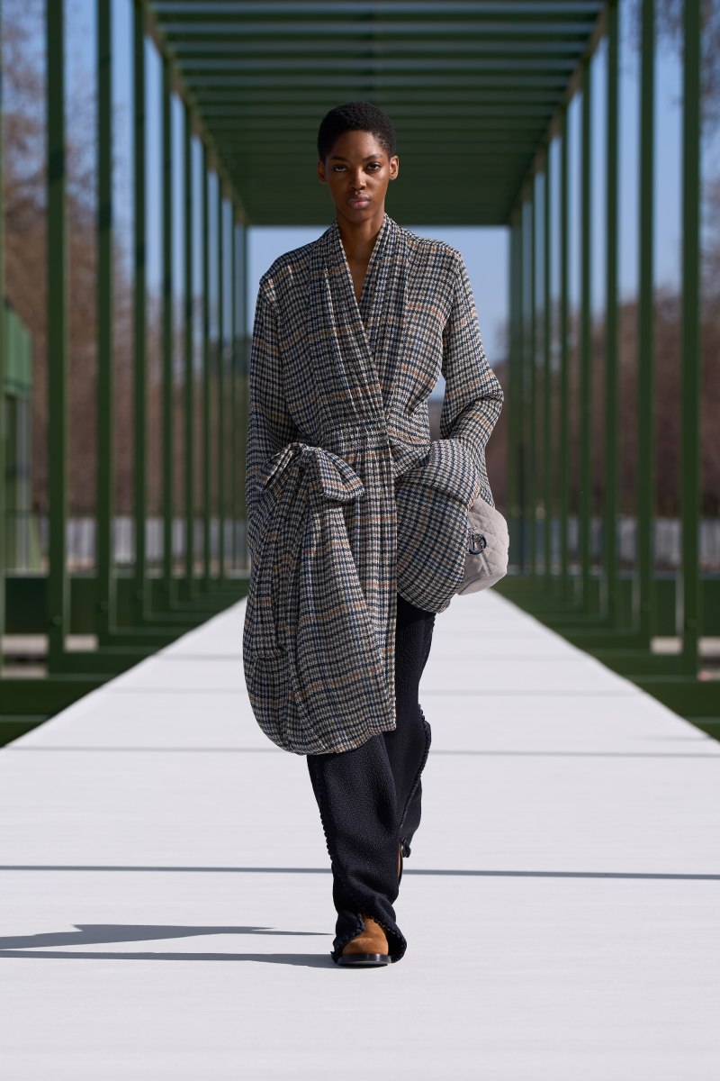 Jonathan Anderson presenta un new New Look para Dior