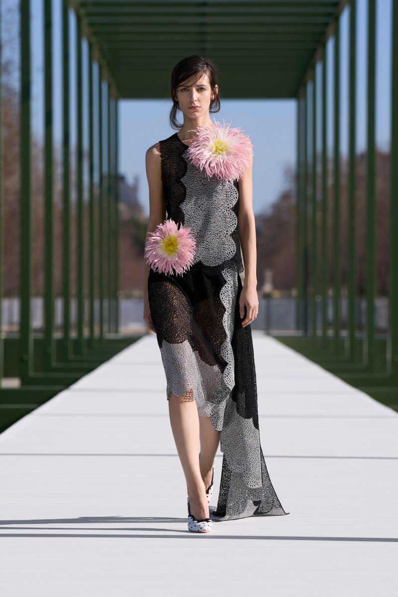 Jonathan Anderson presenta un new New Look para Dior