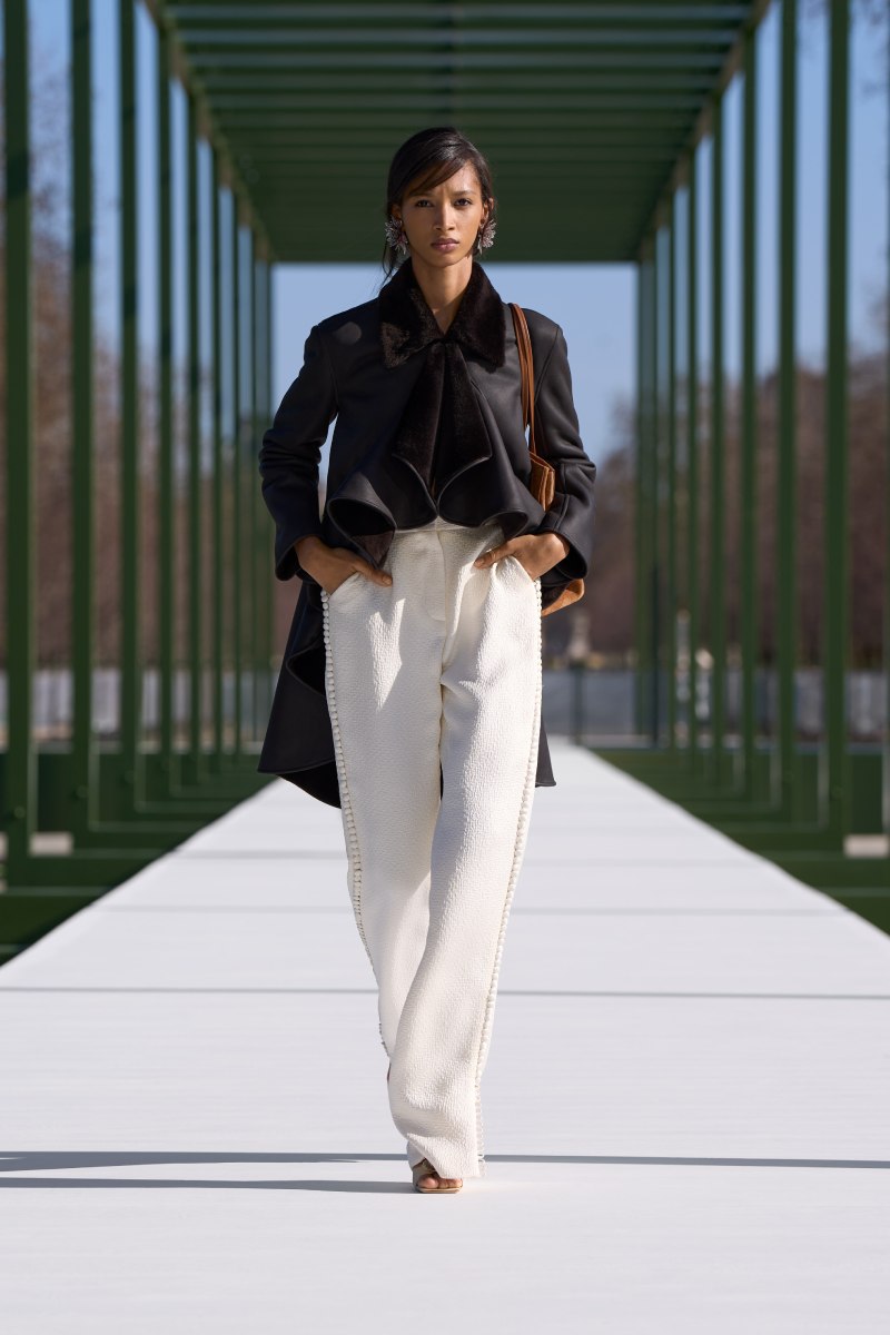 Jonathan Anderson presenta un new New Look para Dior