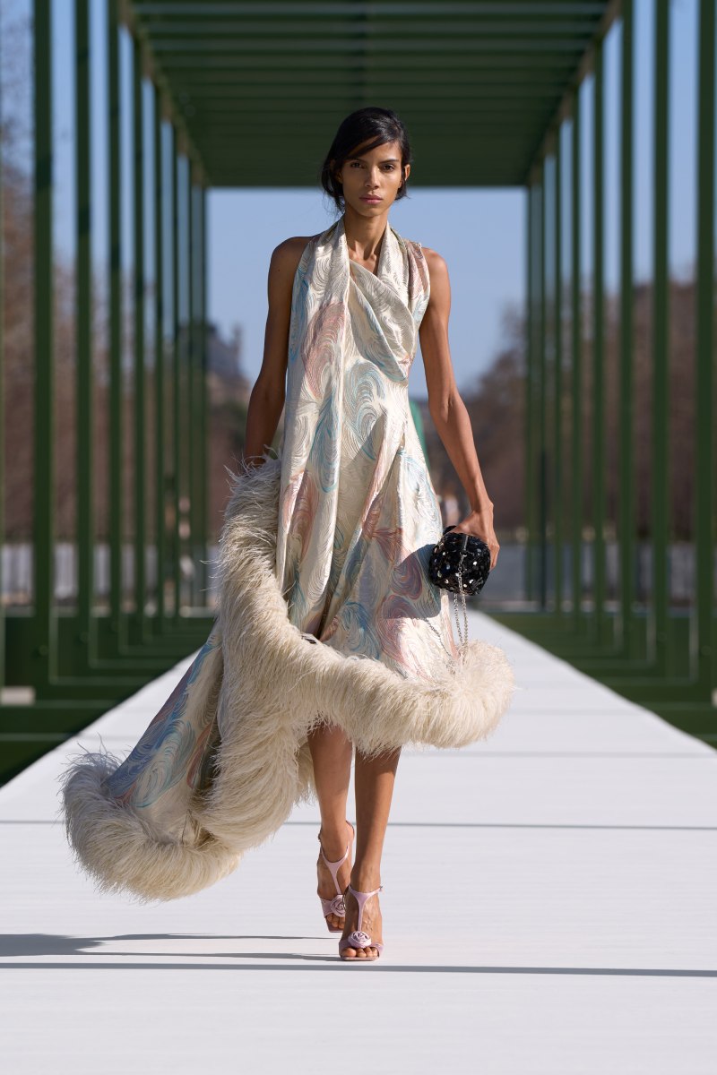 Jonathan Anderson presenta un new New Look para Dior