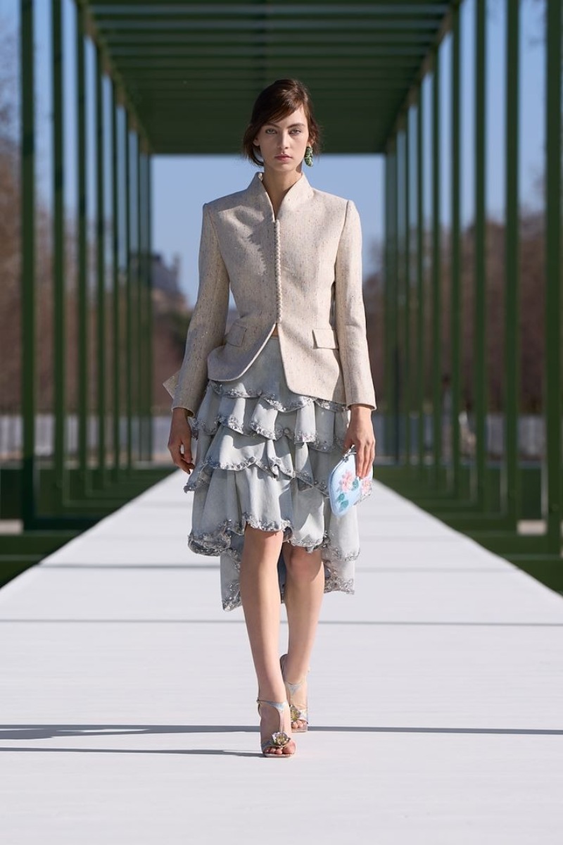 Jonathan Anderson presenta un new New Look para Dior