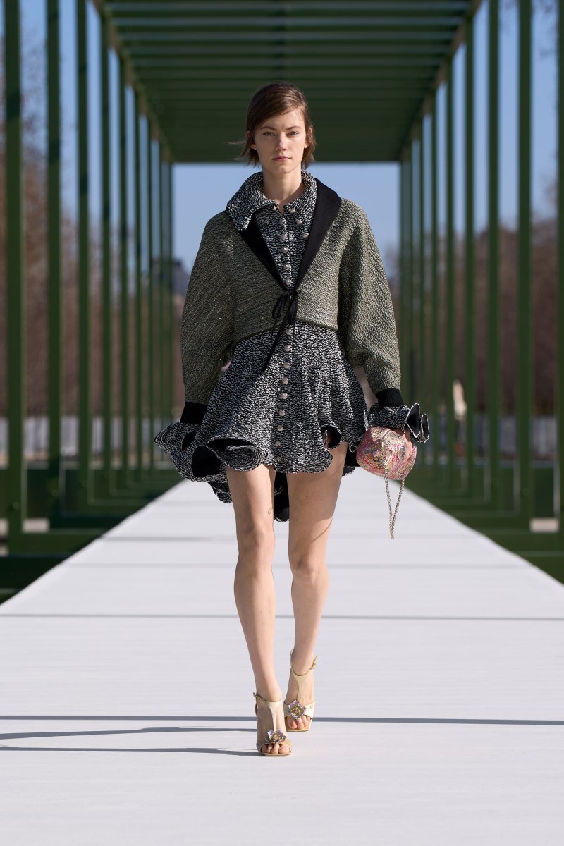 Jonathan Anderson presenta un new New Look para Dior