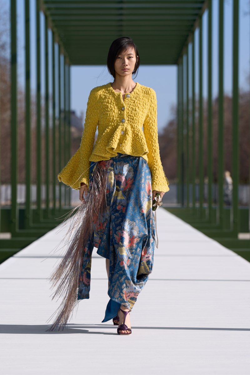 Jonathan Anderson presenta un new New Look para Dior