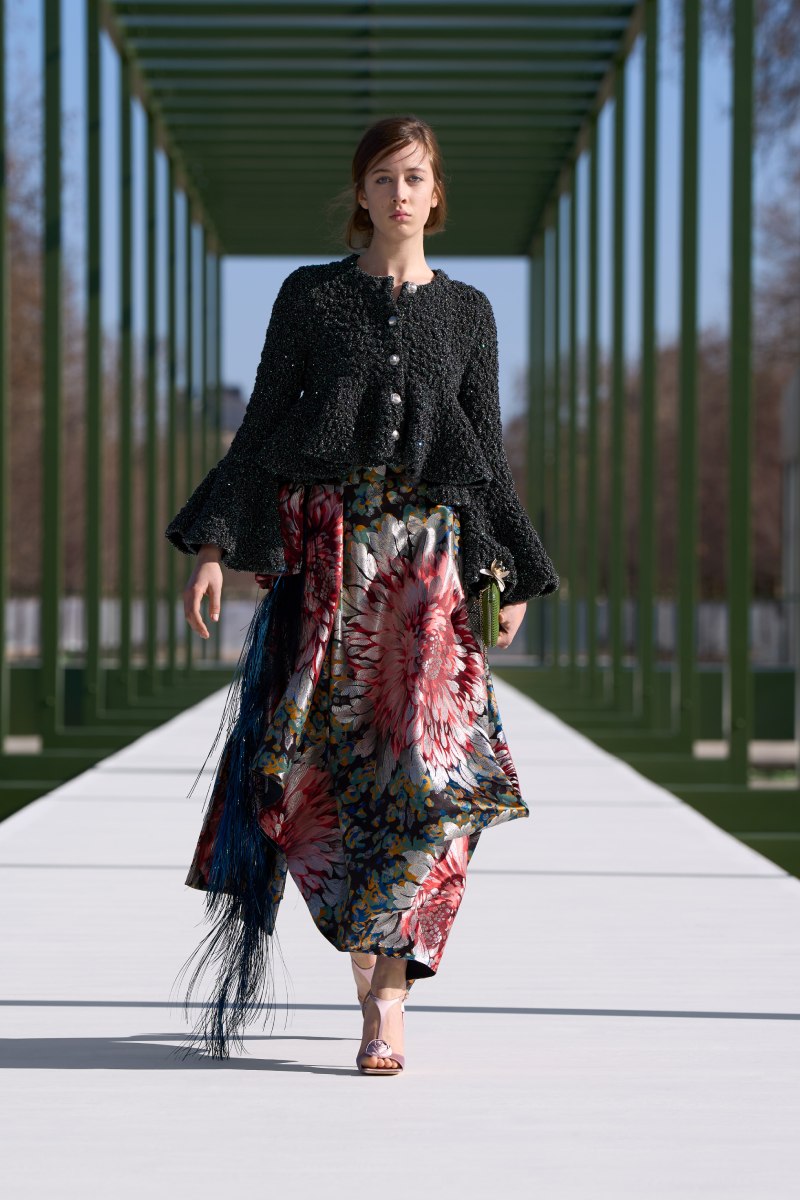 Jonathan Anderson presenta un new New Look para Dior