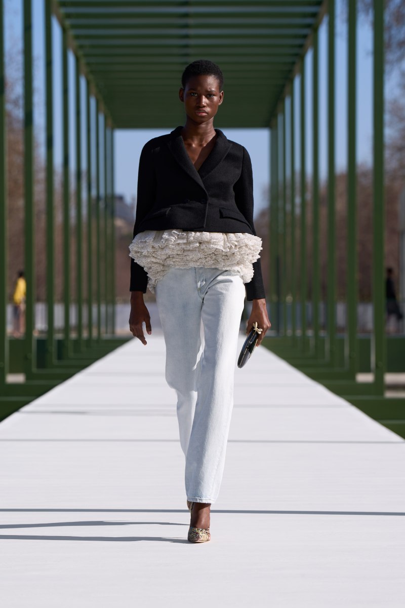 Jonathan Anderson presenta un new New Look para Dior