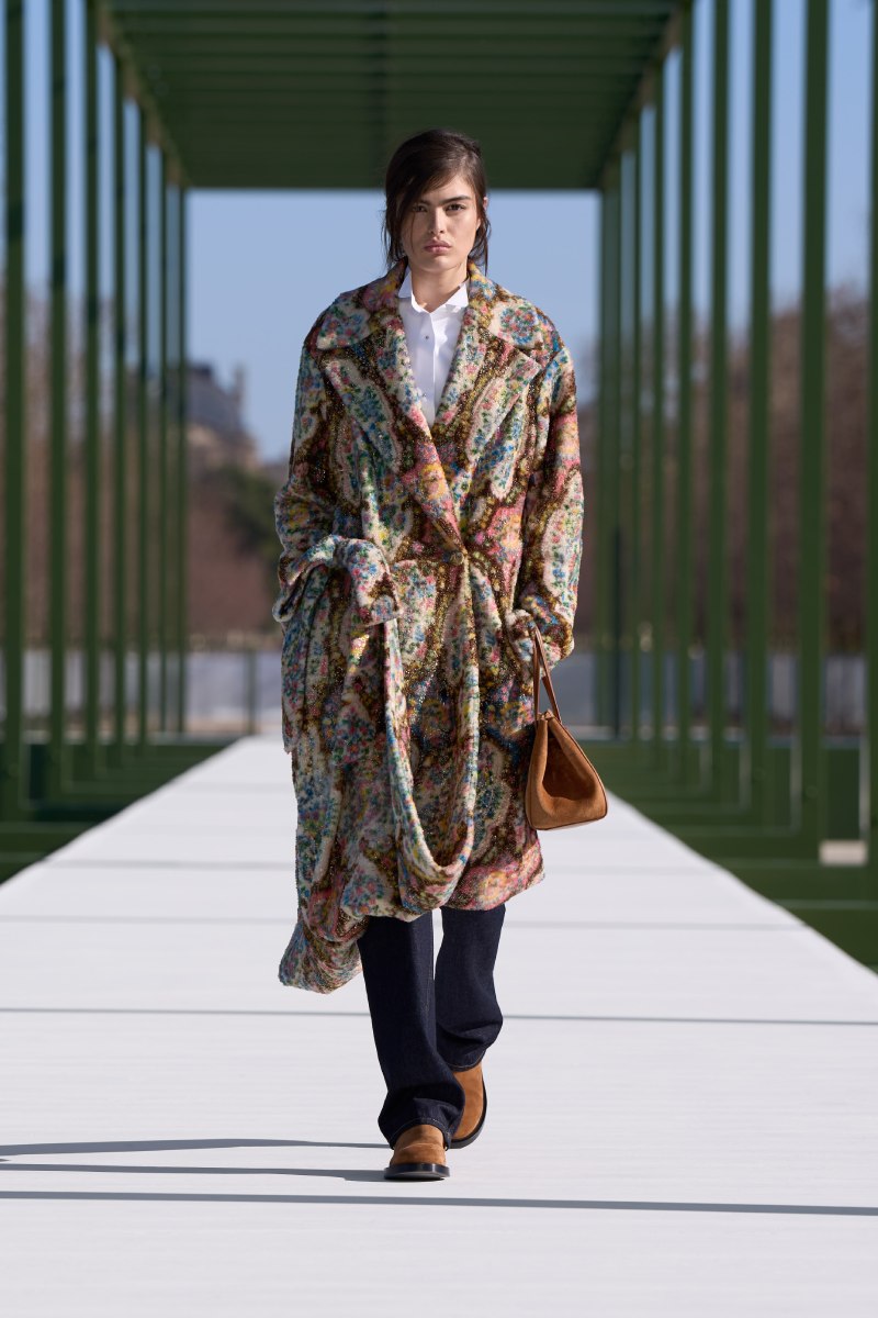 Jonathan Anderson presenta un new New Look para Dior