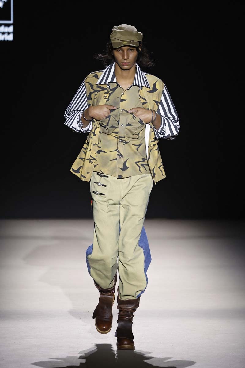 La tribu simbólica de Eaftimos triunfa en la pasarela EGO