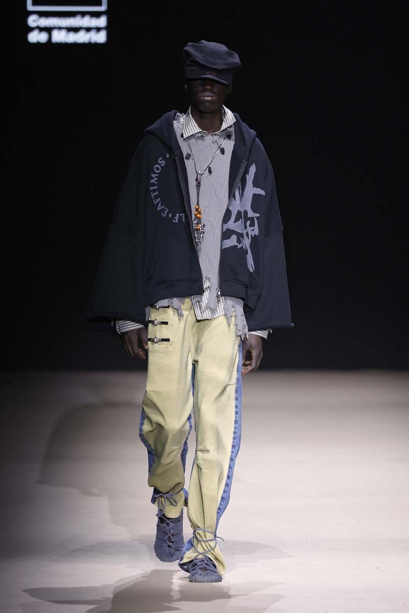 La tribu simbólica de Eaftimos triunfa en la pasarela EGO