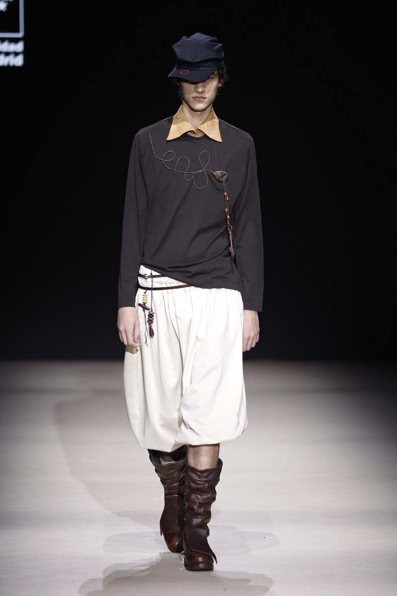 La tribu simbólica de Eaftimos triunfa en la pasarela EGO