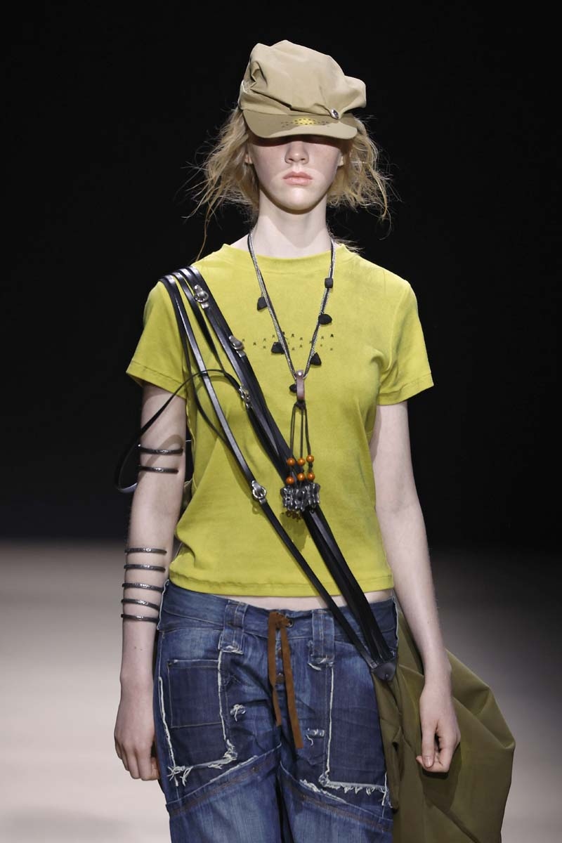 La tribu simbólica de Eaftimos triunfa en la pasarela EGO