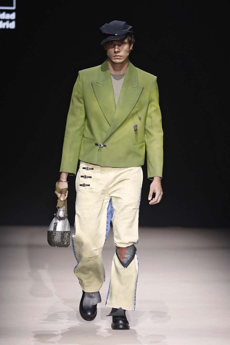 La tribu simbólica de Eaftimos triunfa en la pasarela EGO