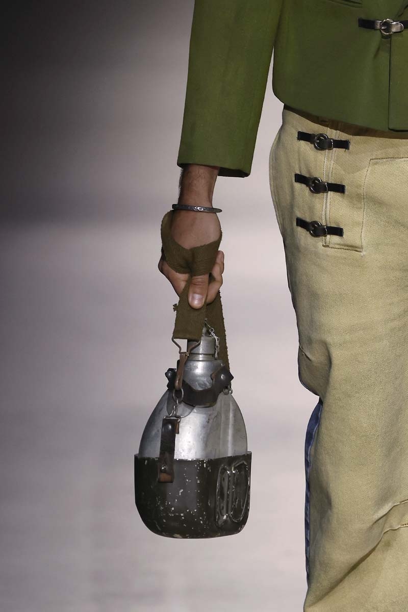 La tribu simbólica de Eaftimos triunfa en la pasarela EGO