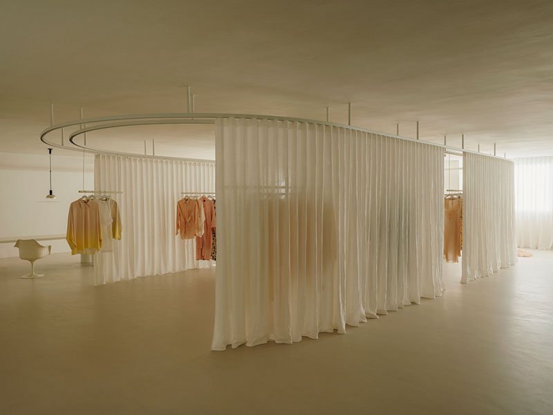 Isern Serra diseña el Eiko Ai Showroom, un lugar cambiante