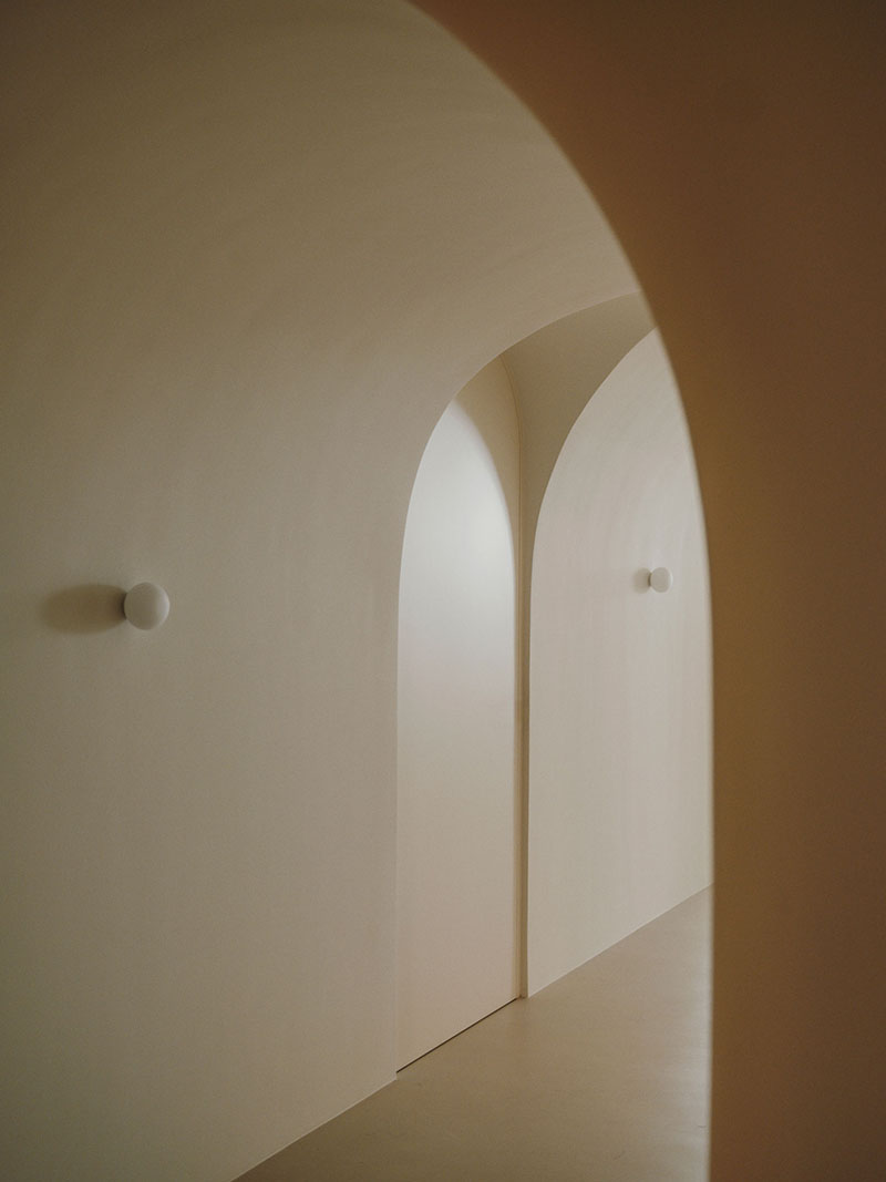 Isern Serra diseña el Eiko Ai Showroom, un lugar cambiante