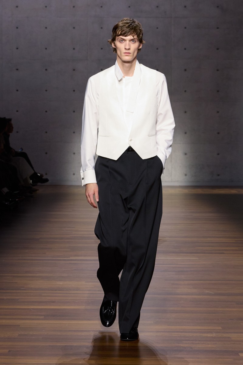 Emporio Armani sigue siendo Armani (gracias a Dios)