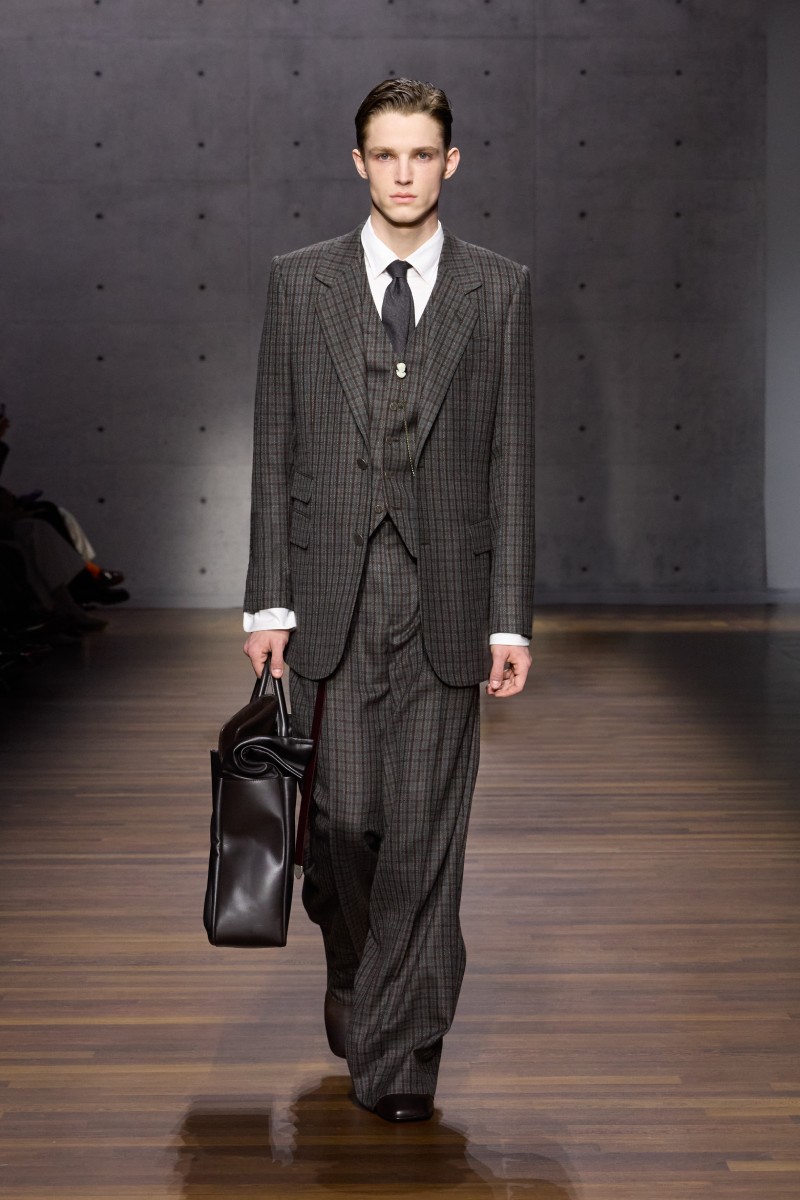 Emporio Armani sigue siendo Armani (gracias a Dios)