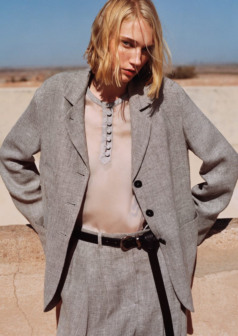 La elegancia Armani migra al desierto para ss26